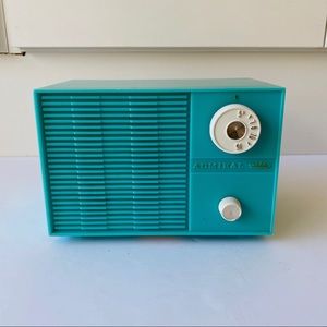 3ryan Vintage Turquoise Admiral Radio